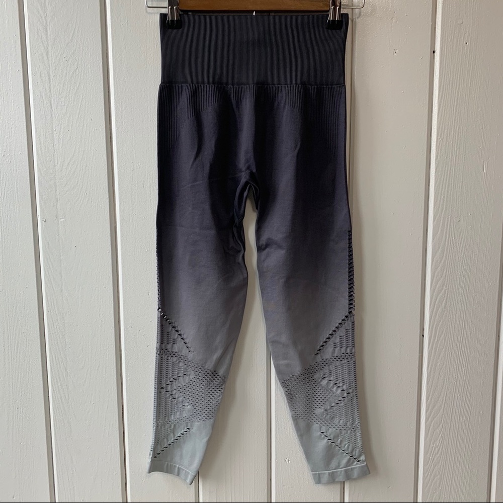 VS PINK Cool and Comfy Seamless Leggings in Ombré